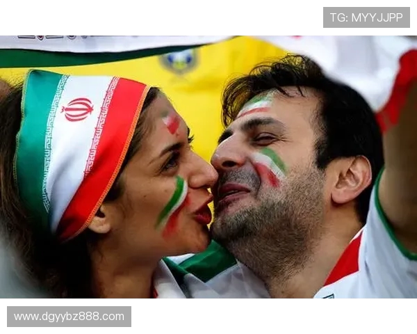 熬夜追逐世界杯激情,夜幕下的球迷们与梦想同行 熬夜追逐世界杯激情,夜幕下的球迷们与梦想同行